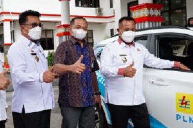 Bupati Lampung Selatan Test Drive Mobil Listrik Milik PT. PLN Persero Tanjung Karang