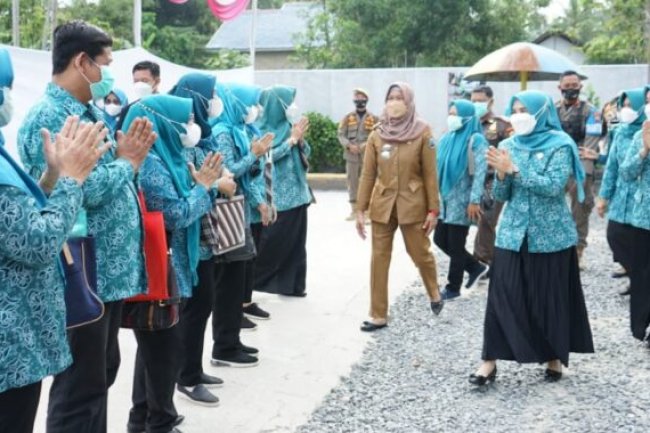 Buka Sosialisasi Administrasi Di Kecamatan Palas, Winarni Pinta TP PKK Desa Bantu Tingkatkan IPM