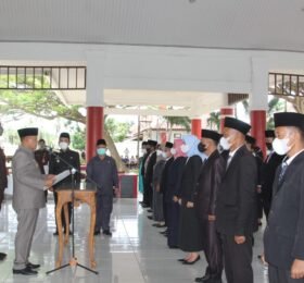Bupati Lampung Selatan, Nanang Ermanto melantik dan mengambil sumpah 47 Pejabat Administrator Dan pengawas