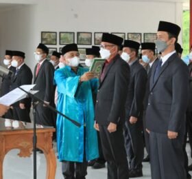 Lantik 74 Pejabat Eselon II, III, IV, Sekda Thamrin Pinta Pejabat Pemkab Lamsel Tingkatkan Profesionalisme Kerja