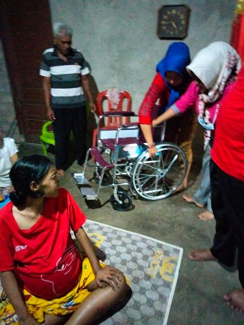 RV Terima Bantuan Kursi Roda Dari Bupati Nanang Ermanto