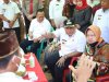 Bupati Lamsel Nanang Dampingi Mensos Tri Rismaharini Serahkan Bantuan untuk Korban Banjir