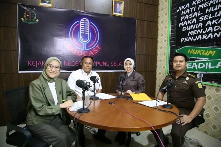 Kali Pertama Jadi Narasumber Podcast Kejari Lamsel,Bupati Nanang Sampaikan Perkembangan Pembangunan Daerah