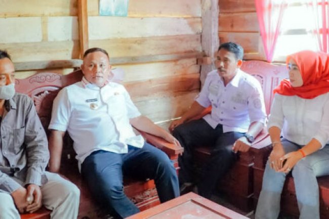 Bupati Lampung Selatan Salurkan Program Bedah Rumah Bantuan Hamba Tuhan