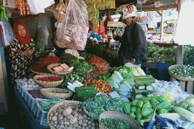 Jelang Lebaran, Harga Daging dan Sembako di Pasar Inpres Kalianda Masih Stabil