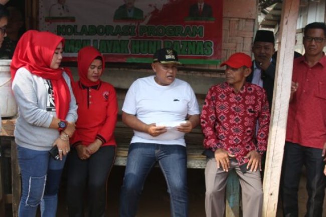 Bupati Nanang Bersama Baznas Serahkan Bantuan RTLH Kepada Masyarakat Jati Agung