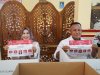 Bupati Nanang dan Bunda Winarni Berikan Hak Pilih di Pilkades Way Galih