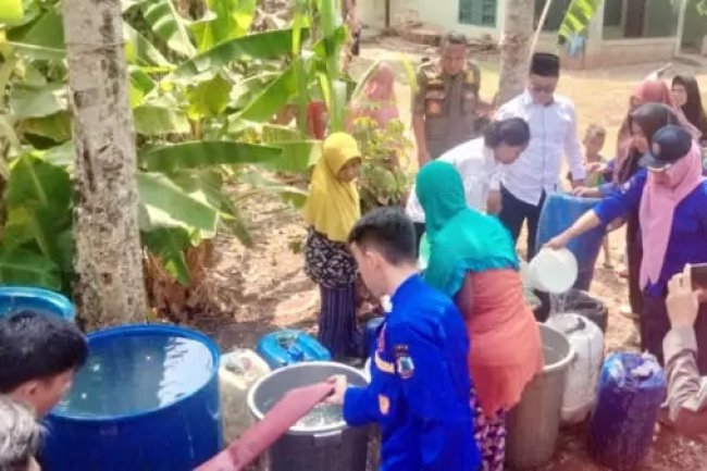 Pemkab Lampung Selatan Kembali Distribusikan Air Bersih Untuk Warga