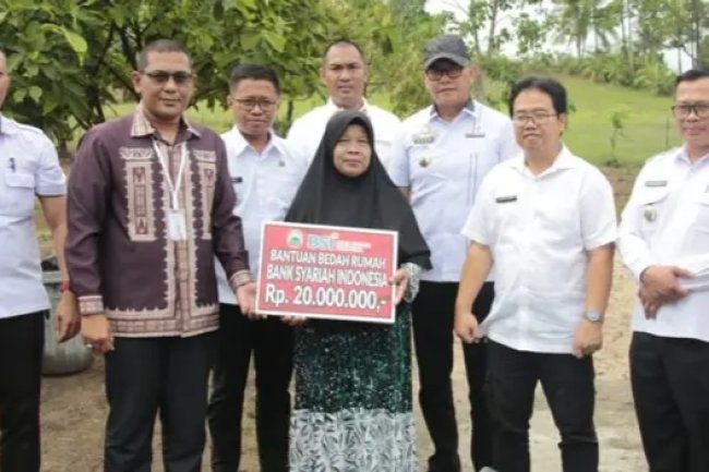 Langkah Awal 2024, Pemkab Lamsel Gandeng CSR BSI Salurkan Bantuan Bedah Rumah di Kalianda