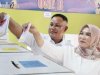 Nanang Ermanto dan Istri Nyoblos di TPS 001 Desa Way Galih, Pesan Jangan Golput