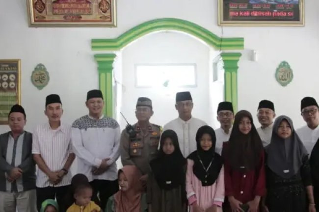 Safari Ramadan di Kecamatan Tanjung Sari, Pemkab Lampung Selatan Bagikan 104 Sembako Untuk Anak Yatim Piatu
