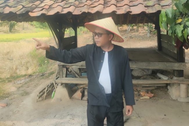 Ketua Komisi I DPRD Lamsel Dwi Riyanto Kirimkan Tim Dan Berikan Bantuan Korban Puting Beliung