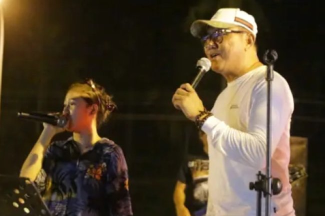 Tugu Pancasila Jadi Sarana Hiburan, Kadis Kominfo Anasrullah Hibur Masyarakat Kalianda