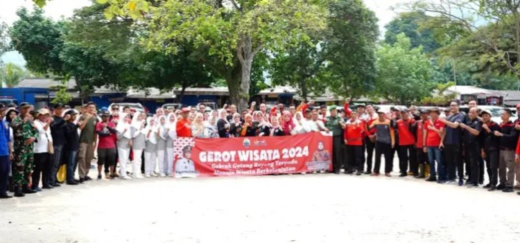 Respon Cepat Aduan Warga Soal Tumpukan Sampah, Pemkab Lampung Selatan Lakukan Aksi Gerot Wisata di Pantai Pasir Putih
