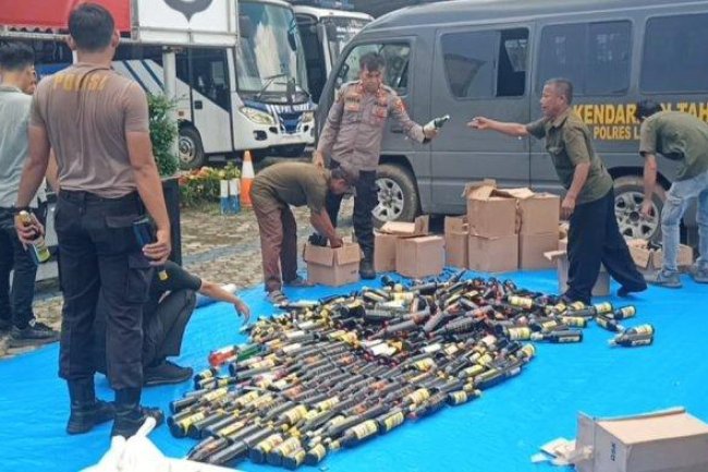 Wakil Ketua DPRD Lampung Selatan Merik Havit Hadiri Pemusnahan 602 Botol Miras Hasil Sitaan Di Polres Lamsel