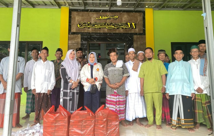 Ketua DPRD Lampung Selatan Berbagi Makan dan Takjil Untuk Masyarakat Dibulan Suci Ramadhan