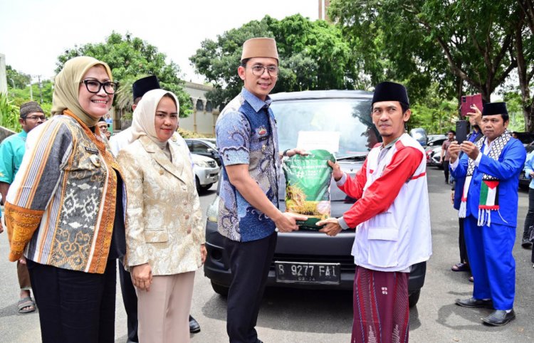 Luncurkan Distribusi Beras Zakat Fitrah ASN, Bupati Egi: Harus Tepat Sasaran