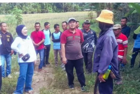Tinjau Dua Jembatan di Desa Tajimalela, Wakil Ketua III DPRD Lampung Selatan Bella Jayanti Minta Jembatan Segera Dibangun Pakai Dana Tanggap Darurat