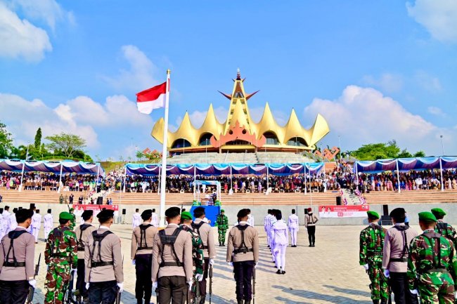 Sejarah Baru Tercipta! Bupati Egi Pimpin Detik-Detik Proklamasi HUT ke-80 RI di Menara Siger, Selat Sunda Jadi Saksi Abadi