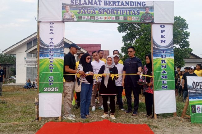 Ketua DPRD Lampung Selatan Erma Yusneli Buka Open Turnamen Desa Tanjung Sari CUP 2025