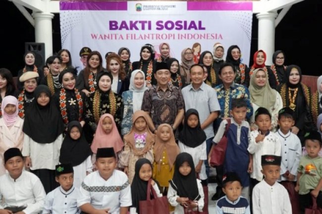 Tebar Keberkahan, Wanita Filantropi Indonesia Santuni Ratusan Anak Yatim di Lampung Selatan