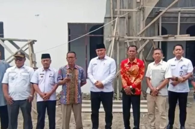 Bagian Kesra dan Komisi IV DPRD Lampung Selatan Monitoring Bantuan Dana Hibah Rumah Ibadah di Masjid Al Ikhlas Desa Merak Belantung